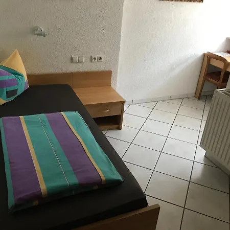 Hotel Fantastic Neckartenzlingen Esterno foto